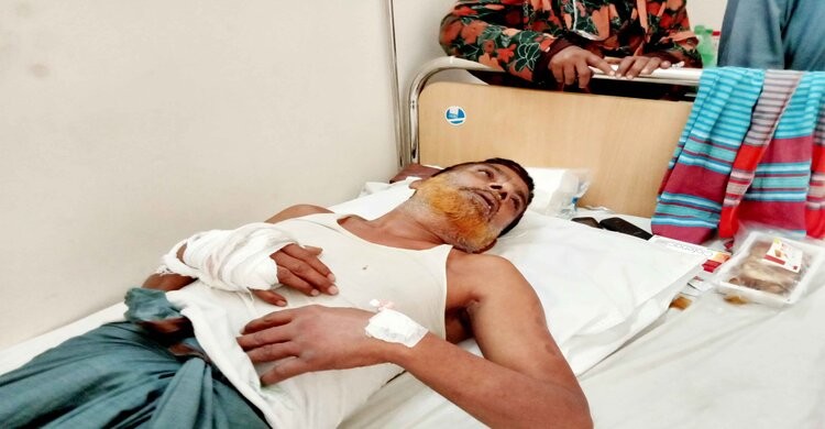 বেলাবতে জমি সংক্রান্ত বিরোধে কুপিয়ে আহত ও শ্লীলতাহানির অভিযোগ